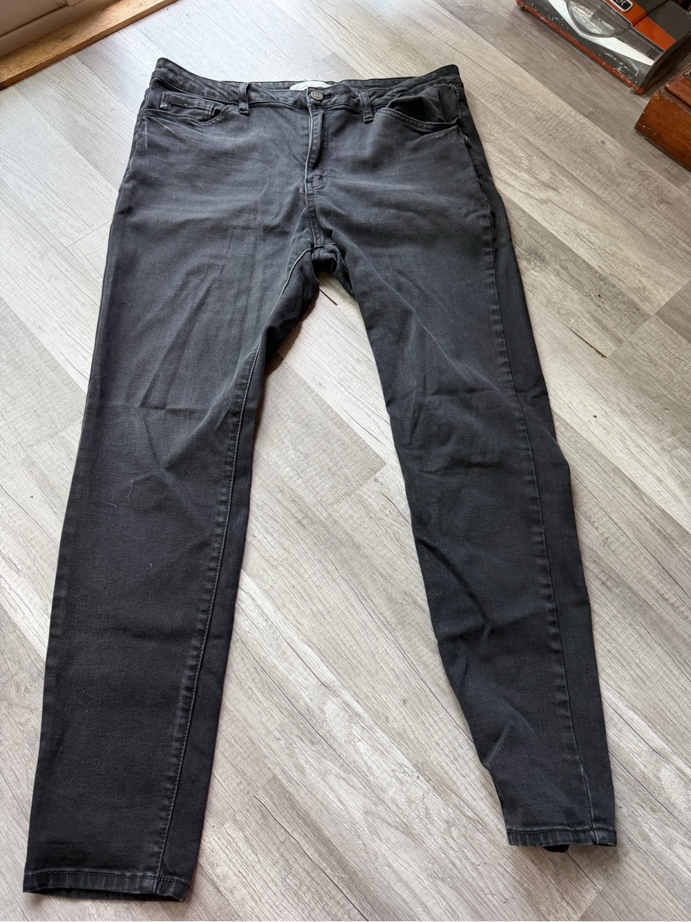 KanCan Black Ankle Crop Jeans